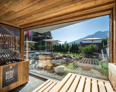 Sauna, hot tub, steam room, body treatments, hot stone massages