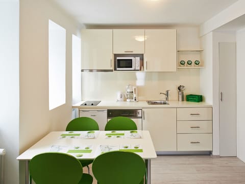 Superior Studio (4) | Private kitchenette | Fridge, microwave, stovetop, coffee/tea maker