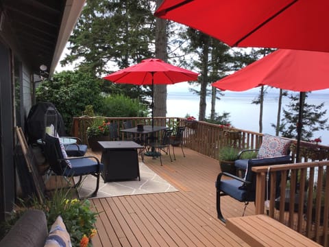 Large backyard deck with fire pit, Weber grill & umbrellas