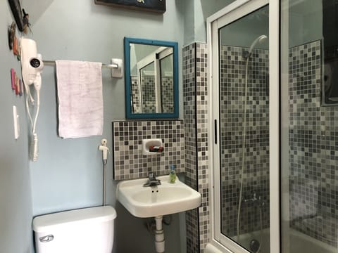 Panoramic Double Room Single Use | Bathroom | Shower, hair dryer, towels, soap