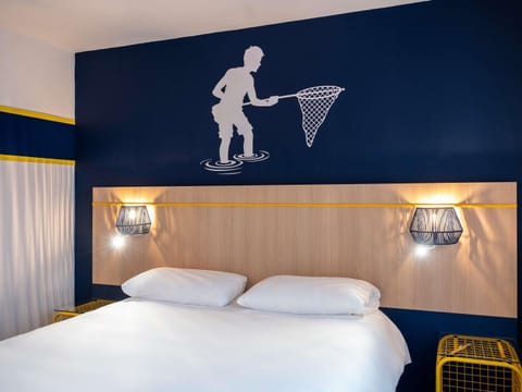 In-room safe, desk, soundproofing, free cribs/infant beds