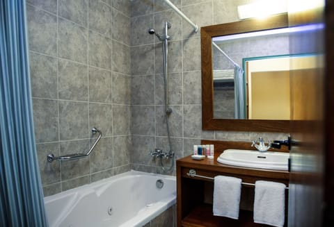Combined shower/tub, jetted tub, hydromassage showerhead, hair dryer