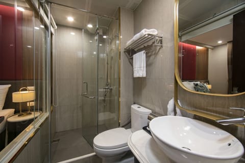 Superior Double or Twin Room, 1 Bedroom | Bathroom | Free toiletries, hair dryer, slippers, towels