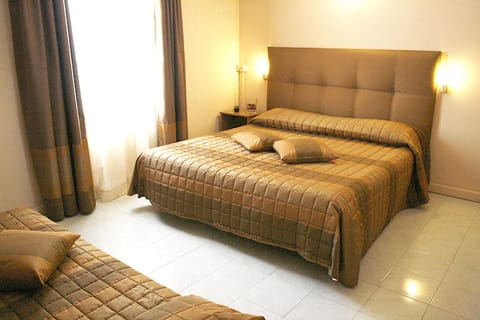 Minibar, desk, iron/ironing board, free WiFi