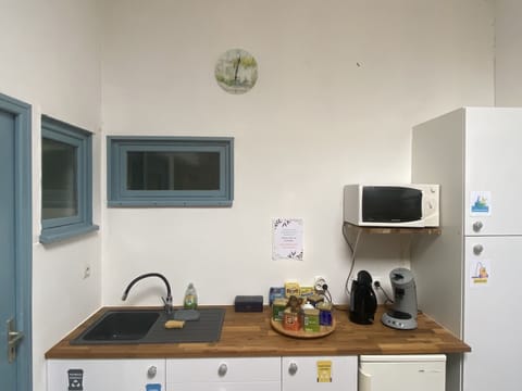 Fridge, microwave, highchair