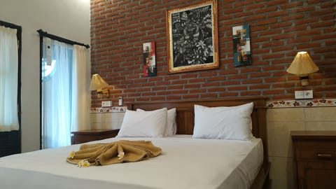 Superior Double or Twin Room, Garden View | Premium bedding, in-room safe, desk, soundproofing