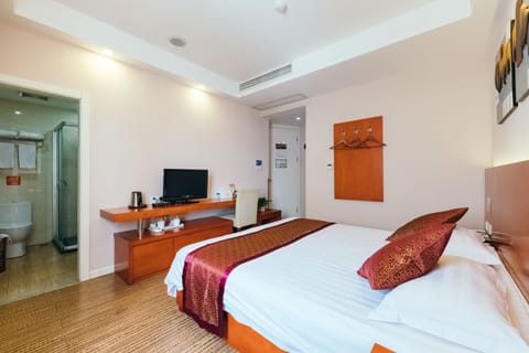 Business Double Room | 1 bedroom, premium bedding, down comforters, pillowtop beds
