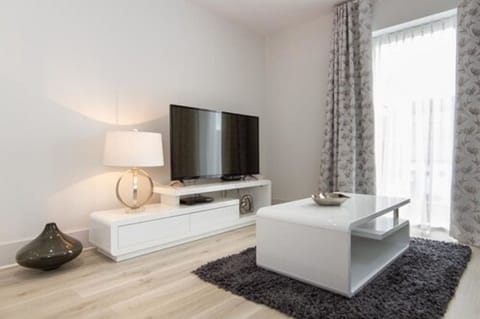 Business Apartment, 1 King Bed, Non Smoking | Living room | Flat-screen TV