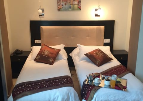 Standard Twin Room | Desk, blackout drapes, free WiFi, bed sheets