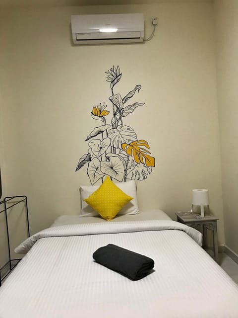 Basic Room | Desk, rollaway beds, free WiFi