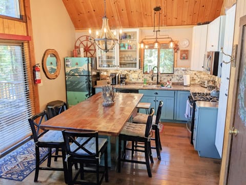 Our full kitchen is equipped with everything you should need for dinners in the cabin. We have stove & oven, microwave, dishwasher, refrigerator, Keurig & drip coffee machines and fully stocked cooking and serving ware. Need something specific? Just ask!
