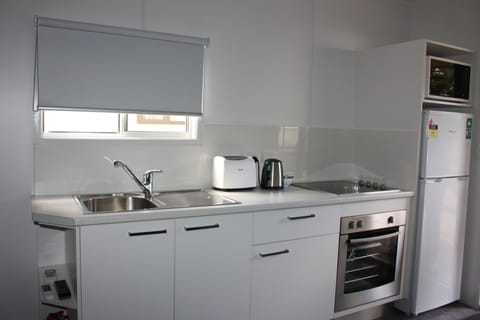 Queen Studio | Private kitchen | Full-size fridge, microwave, oven, stovetop