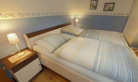 Double Room | Hypo-allergenic bedding, desk, free WiFi, bed sheets