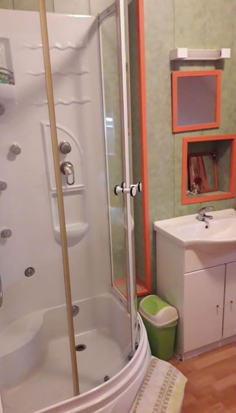 Family Room (Pays de Caux ) | Bathroom shower
