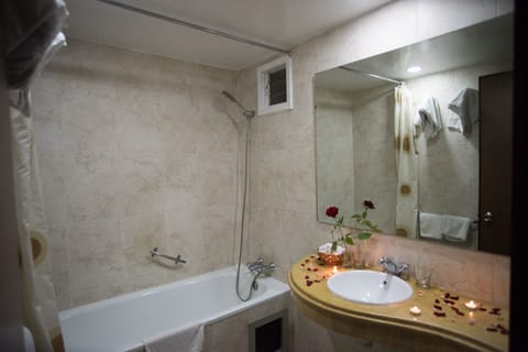 Basic Single Room, 1 Bedroom | Bathroom | Rainfall showerhead, towels