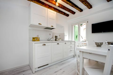 Basic Apartment | Interior