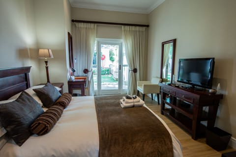Standard Double Room | Egyptian cotton sheets, minibar, in-room safe, desk