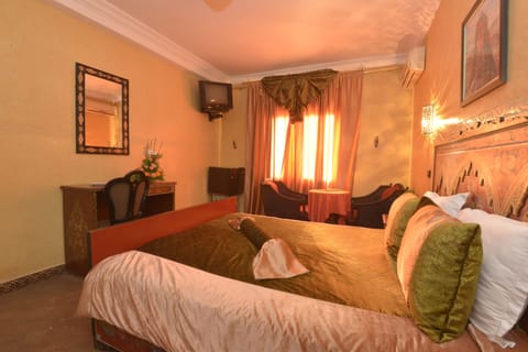 Double Room, 1 Double Bed, Non Smoking | Blackout drapes, iron/ironing board, free WiFi, bed sheets