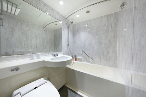 Double renovated in 2022 Non Smoking | Bathroom | Combined shower/tub, deep soaking tub, free toiletries, hair dryer