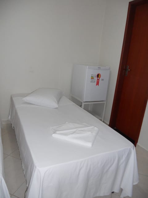 Classic Room, 1 Twin Bed, Non Smoking | Minibar, in-room safe, desk, free WiFi