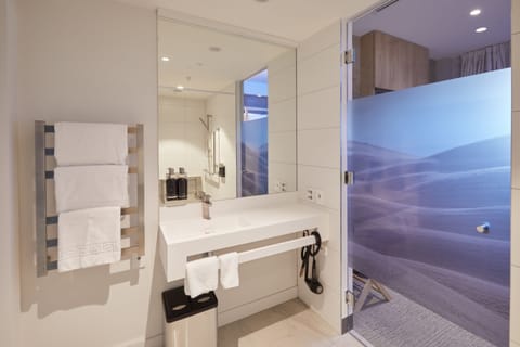 Private Bunk With Roll In Shower | Bathroom | Shower, rainfall showerhead, free toiletries, hair dryer