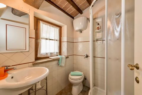 Exclusive Condo | Bathroom | Free toiletries, hair dryer, bidet, towels