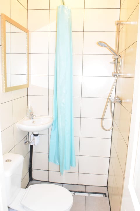 Deluxe King Ensuite | Desk, iron/ironing board, free WiFi, bed sheets