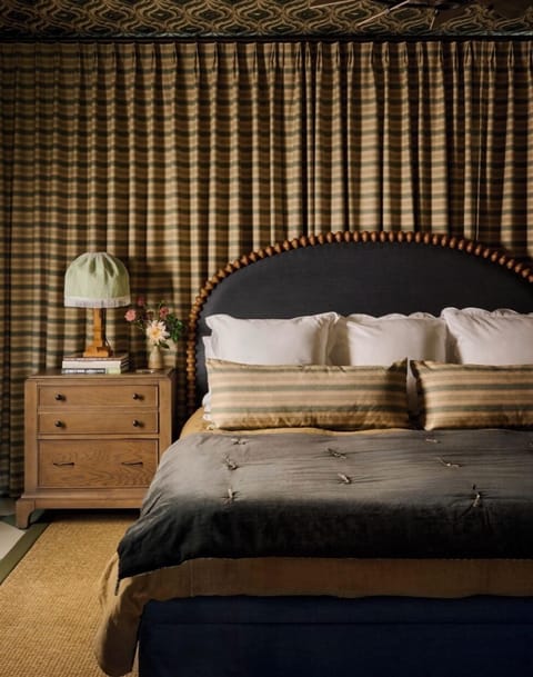 Court | Egyptian cotton sheets, premium bedding, down comforters, pillowtop beds