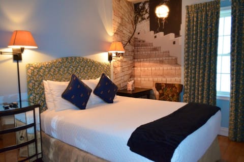 ROOM 102 - Queen Room (First Floor) | Premium bedding, memory foam beds, individually decorated