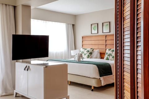 Standard Suite, 1 Bedroom | Premium bedding, free minibar, in-room safe, desk