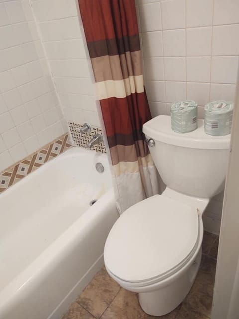 Combined shower/tub, free toiletries, towels, soap