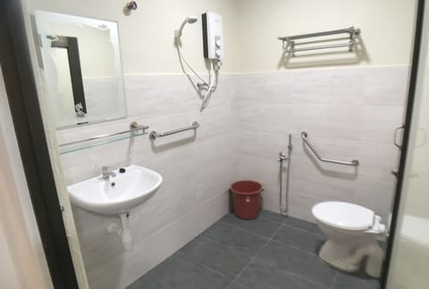 Deluxe Double Room | Bathroom | Towels