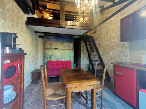 Romantic Duplex | Living room | 80-cm flat-screen TV with digital channels, TV, Netflix