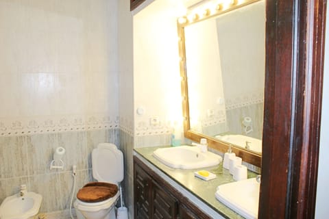 Villa, 5 Bedrooms | Bathroom | Deep soaking tub, free toiletries, hair dryer, towels