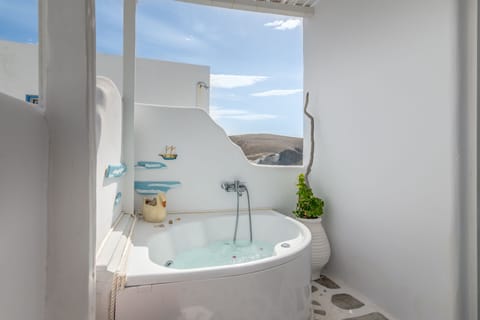 Suite, Jetted Tub, Sea View | Jetted tub