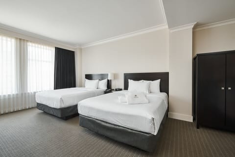 Superior Double Room, 2 Queen Beds | Living area | Flat-screen TV