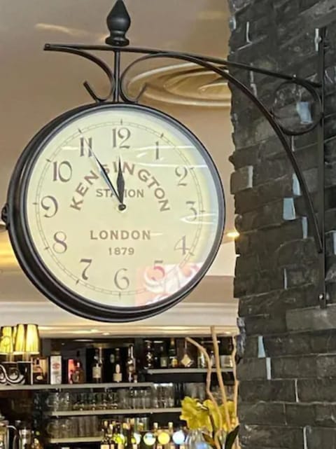 Lunch and dinner served, French cuisine