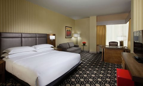 Executive Room, 1 King Bed, Jetted Tub | Premium bedding, pillowtop beds, in-room safe, iron/ironing board