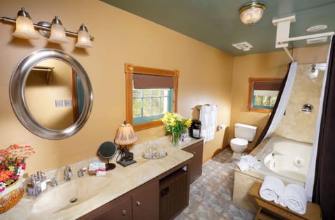 Cottage, Private Bathroom (#4 Aspen Cottage) | Bathroom | Separate tub and shower, jetted tub, free toiletries, hair dryer