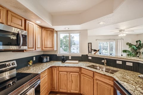 Kitchen features granite countertops, workstation sink, SS Samsung appliances.