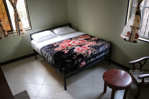 Double Room | Blackout drapes, iron/ironing board, free WiFi, bed sheets