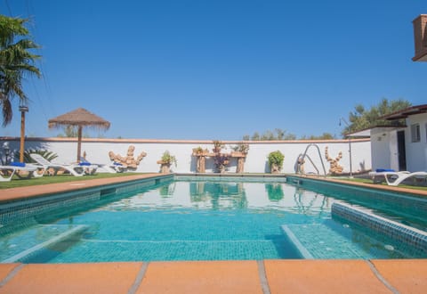Enjoy the private pool of this rural house in Alhaurín el Grande