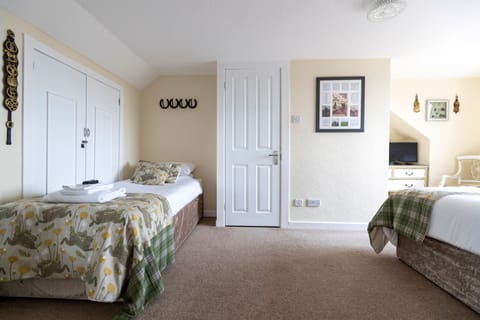 Family Triple Room, Multiple Beds, Non Smoking | Individually decorated, individually furnished, iron/ironing board