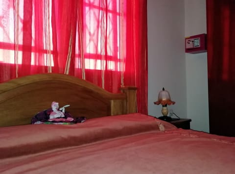 Classic Double Room, 1 Queen Bed, Non Smoking | In-room safe, bed sheets