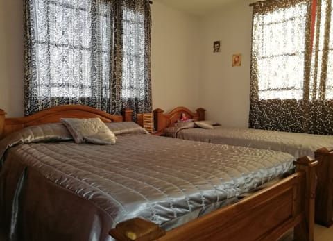 Classic Triple Room, Multiple Beds, Non Smoking | In-room safe, bed sheets