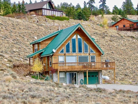 Welcome to the Lone Pine Lodge. 3 bedroom, 2 bath with plenty of parking. 
