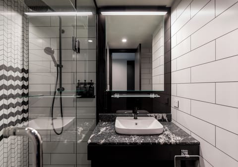 Standard Queen Queen | Bathroom | Shower, rainfall showerhead, free toiletries, hair dryer