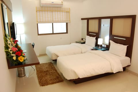Business Double or Twin Room | In-room safe, desk, free WiFi, bed sheets