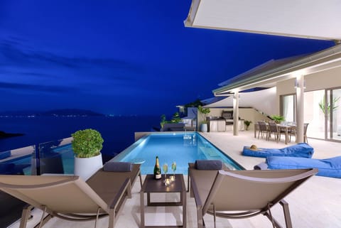 14 outdoor pools, pool umbrellas, sun loungers