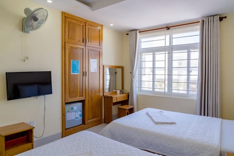 Superior Twin Room | Desk, blackout drapes, free WiFi, bed sheets